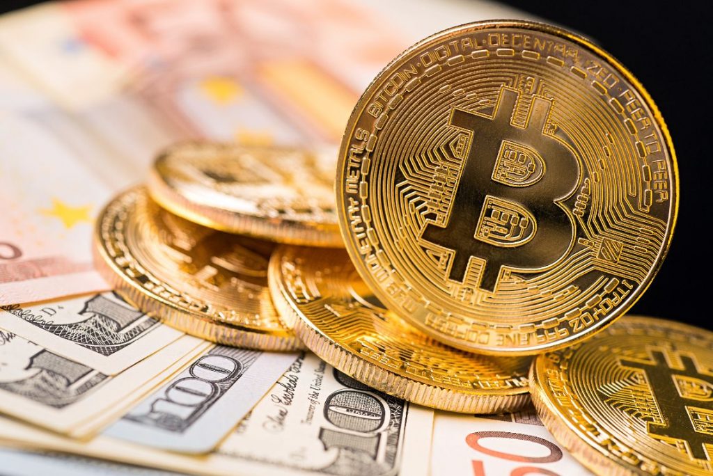 Bitcoin lại tăng như vũ bão, vượt 35.000 USD