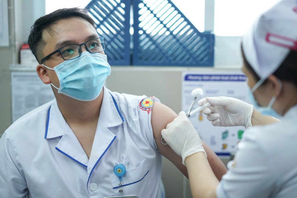 Bao nhiêu người ở TP.HCM đã được tiêm vaccine Covid-19-kinhtetrithuc.vn