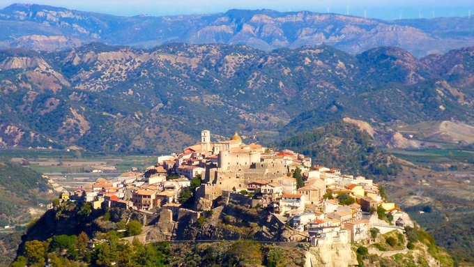 Nhiều ngôi làng ở Italy trả tiền để tuyển người đến sống - kinhtetrithuc.vn