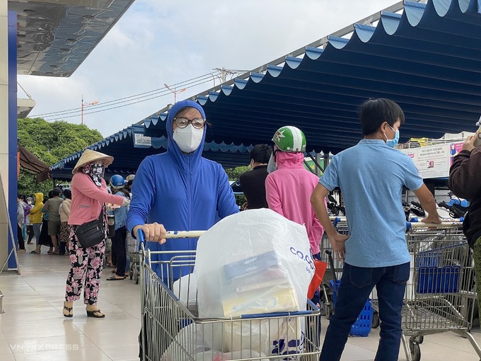 Siêu thị khuyến cáo đừng hoảng sợ khi thấy kệ hàng trống - kinhtetrithuc.vn 3